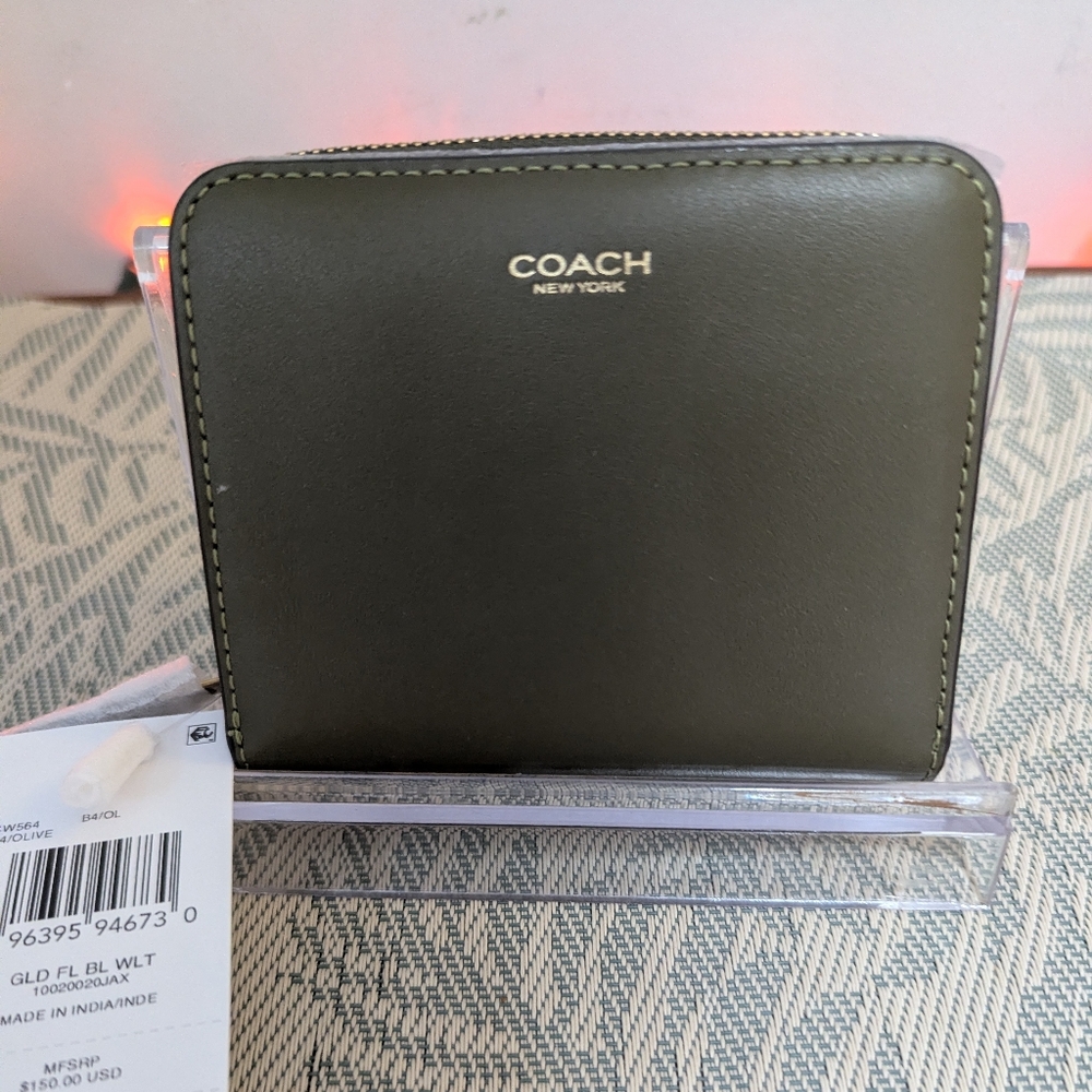 Coach New York Billfold Wallet In Olive Green